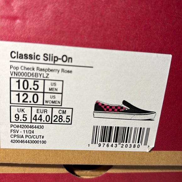 NWT Vans Classic Checkerboard Slip-Ons in Raspberry and Black Men’s 10.5